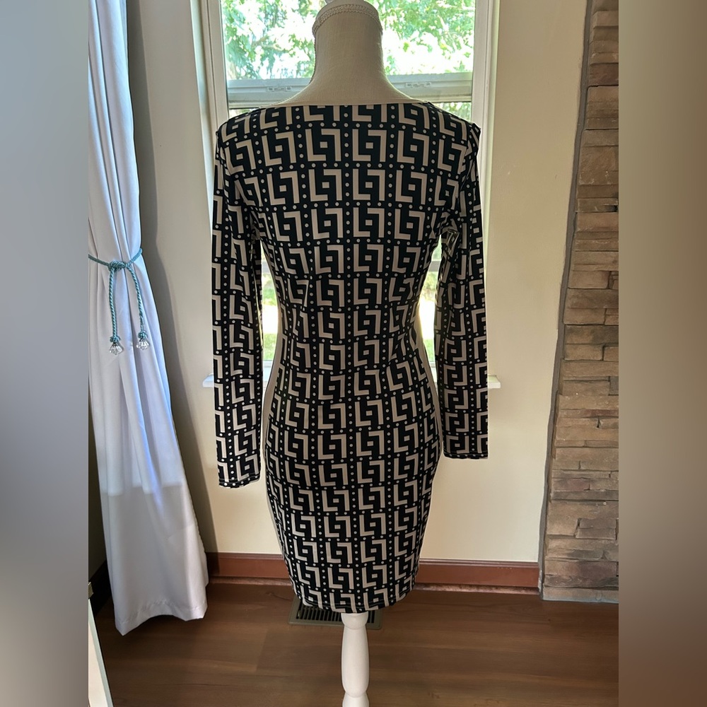 Unbranded Chic Geometric Black and Cream Dress Size Medium NWOT🤎🖤 - Picture 2 of 3